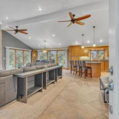 Beautiful private home in the woods BONUS Hot Tub