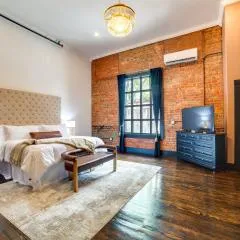 Heart of Downtown Marshall Boutique Studio Stay!