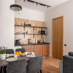 Stylish family 1 BR with working desk by Park and Top Restaurants