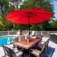 3BR2 Bath Sleeps 12 in Pigeon Forge! Hot tub, pool, games, privacy!