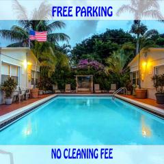 Richard's Motel Courtyard