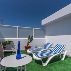 Home2Book Bright Retreat with Roof Access