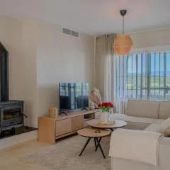 Luxurious 2 BR apartment with pool