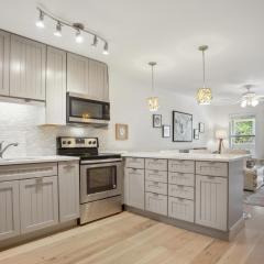 Stylish Upscale Beachside Villa Pool View