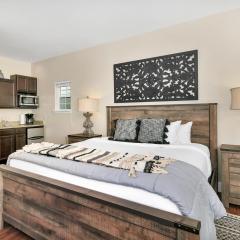 Main Street Retreat #8 - King Bed, On Main St, Shared Hot Tub & Pool