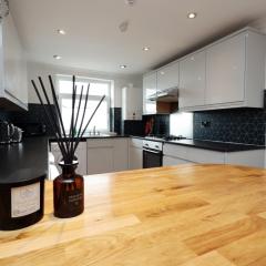 Luxury Living, Central Spot