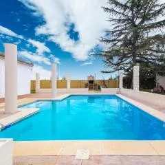 Villa in Villamuriel with Pool and Barbecue, cleaning included