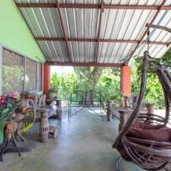 OYO 75372 Flight hut hotel