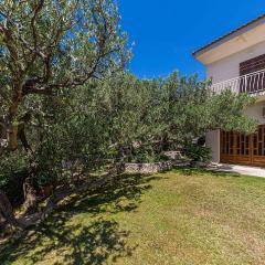 Cozy Apartment In Makarska With Wifi