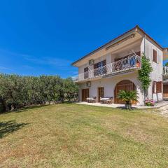 Cozy Apartment In Makarska With Wifi - Csc851