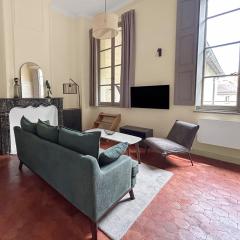 Bel appartement lumineux-Avignon centre, vue le Palais des Papes depuis la loggia