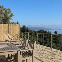 Seabreeze Studio, Stunning Sea and Mountain View