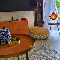 Elegant Apartment for 4 with WiFi, Parking and Private Pool