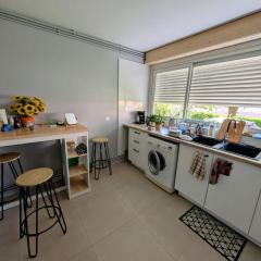 Chambre cozy, vue sur jardin, proche Tram centre ville & aéroport