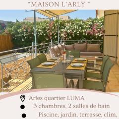 Maison LARLY Arles Swimming pool