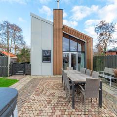 Villa near Sint Maartenszee Beach with Jacuzzi