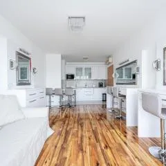 TP Spacious Stylish Free parking
