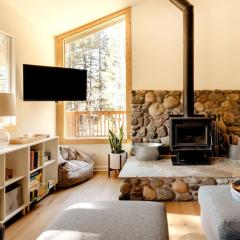 Walk to Palisades Village Pet Friendly 2BR Chalet