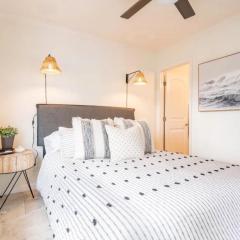 Pacific Beach Cottage 2 Walk to the Beach and Bay