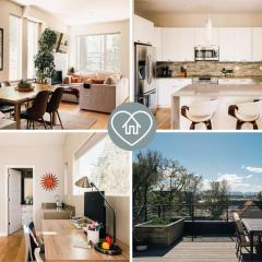 Modern Comfort w Mountain Views - Pet-Friendly