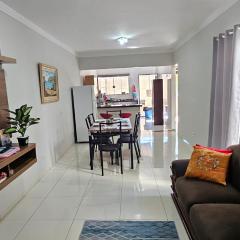 Casa confortável, com 3 quartos, bem localizada!