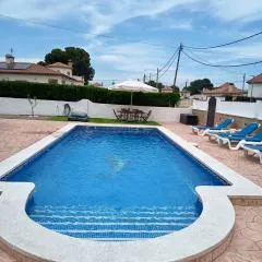 CASA CON PISCINA y BARBACOA