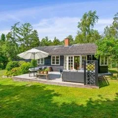 Cozy Summer House Near Boeslum