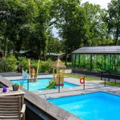 Bunglow with pool in Hoenderloo, cleaning included