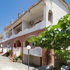 3 Bedroom Cozy Apartment In Scalea