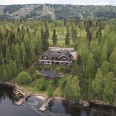 Large lakeside cabin in Tahko, No added fees