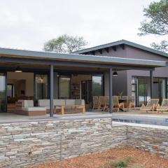 Villa Tau