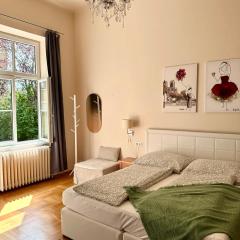 SMARAGD - Doppelzimmer mit Küche direkt im Zentrum, Balkon