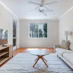 Blueground Venice pool wd nr beach LAX-1332