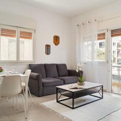 Classic Bauhaus 1Br with Balcony on Sheinkin Street by FeelHome