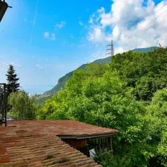 Tignale - Charme Rustico, Vista Lago con Parcheggio