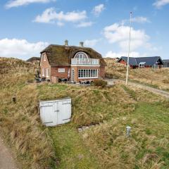 Charming Holiday Home With Outdoor Hot Tub, In The Center Of Søndervig And Only 230 Meters From The North Sea
