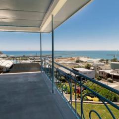 Ngamotu Vista - 5BR home with harbour views
