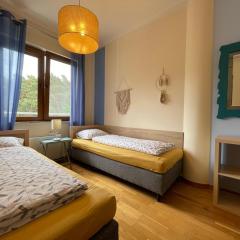 Klimatyzowany apartament przy plaży - 2 sypialnie, basen, garaż, Villa 4 Pory Roku