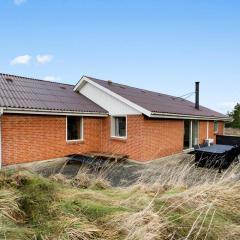 Large, Well-Maintained Holiday Home Near Søndervig, With Activity Room, 6-Person Outdoor Hot Tub And Sauna