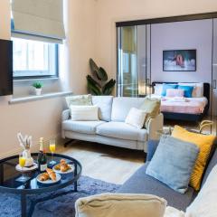 Elegant Chinatown Stay - Dining, Shops, Nightlife