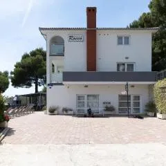 Ten-Bedroom Holiday Home In Duce