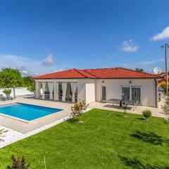 3 Bedroom Nice Home In Kavran