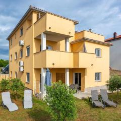 2 Bedroom Gorgeous Apartment In Omisalj