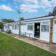 Dog Friendly Chalet With Free Unlimited Wi-Fi In Norfolk, Ref 00085Ba