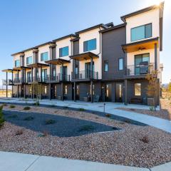 Stylish Downtown Townhome - NEW!