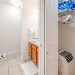 Waterfront Spacious 1BR, Den Walk to Pike Place