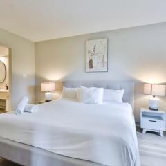 Luxury 2BR King Condo with Pool & Spa Access