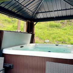 New Cabin w Private Hot Tub and Fire Pit