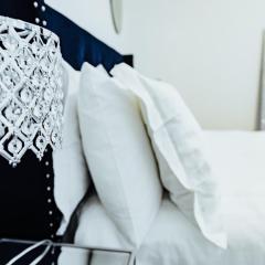 Sapphire Lux Queen Suite