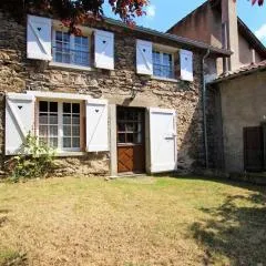 Charmante maison de village avec cour fermée, proche gorges et sites médiévaux, idéale pour découvrir 3 départements - FR-1-582-14